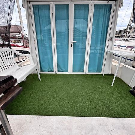 Wonderful Boat For Families And Friends Hotel Sant Adria de Besos Bagian luar foto